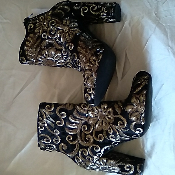 Boots 7 NWT - Picture 1 of 4